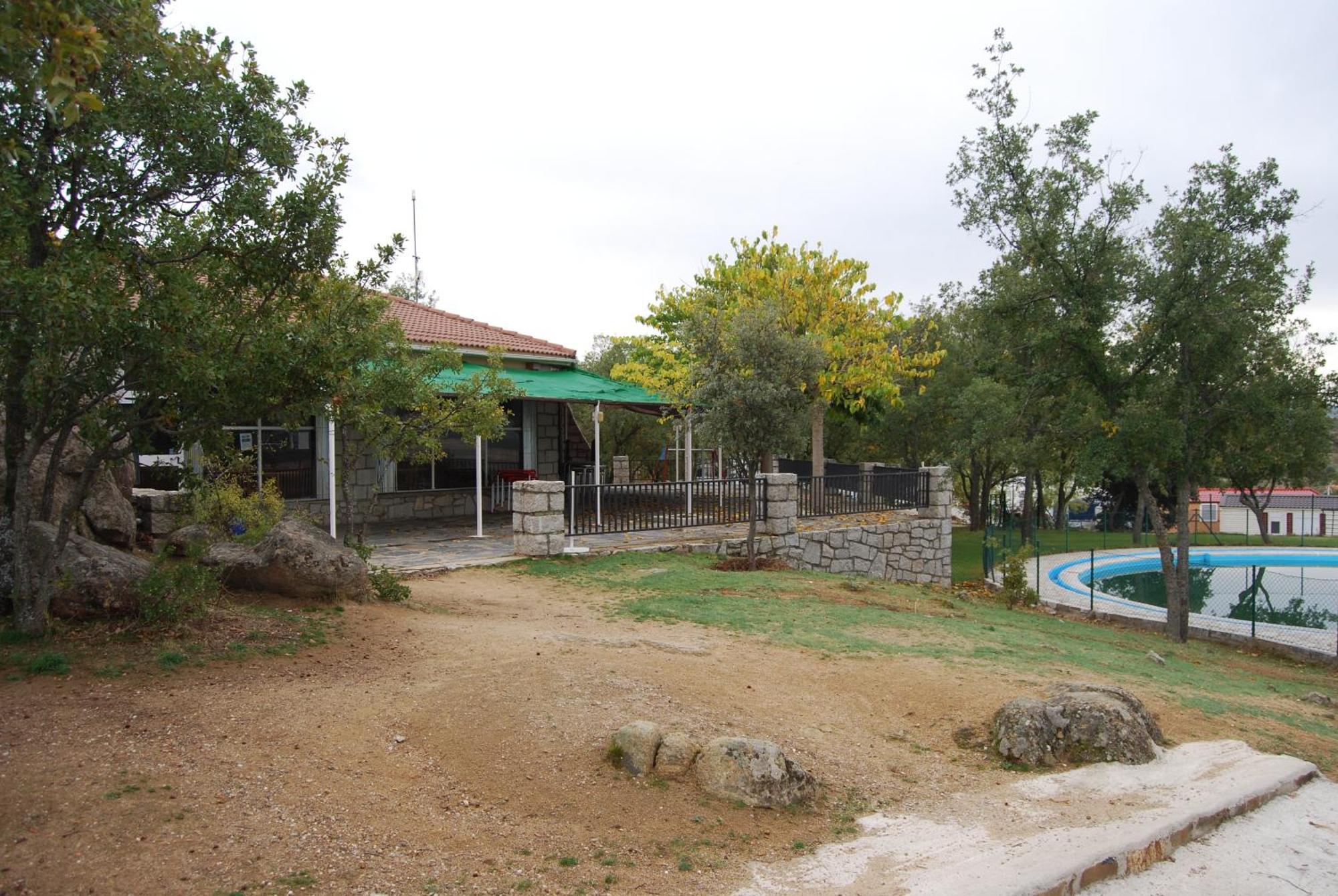 Camping de Cervera de Buitrago Exterior foto